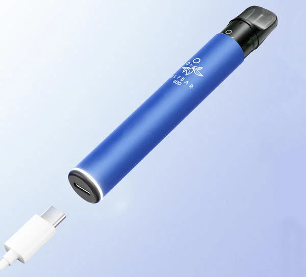 Elf Bar 600 pod kit charging over USB-C with the prefilled pod on top