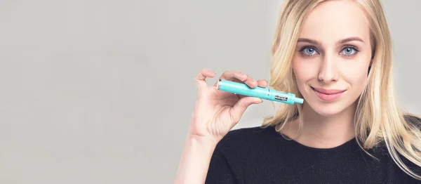 Innokin Endura T18E lifestyle banner showing the pen-style MTL vape kit in aquamarine